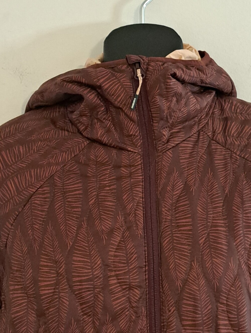 Women's Quilted Hooded Puffer Jacket in Deep Chrysanthenum Size Medium - Picture 10 of 14